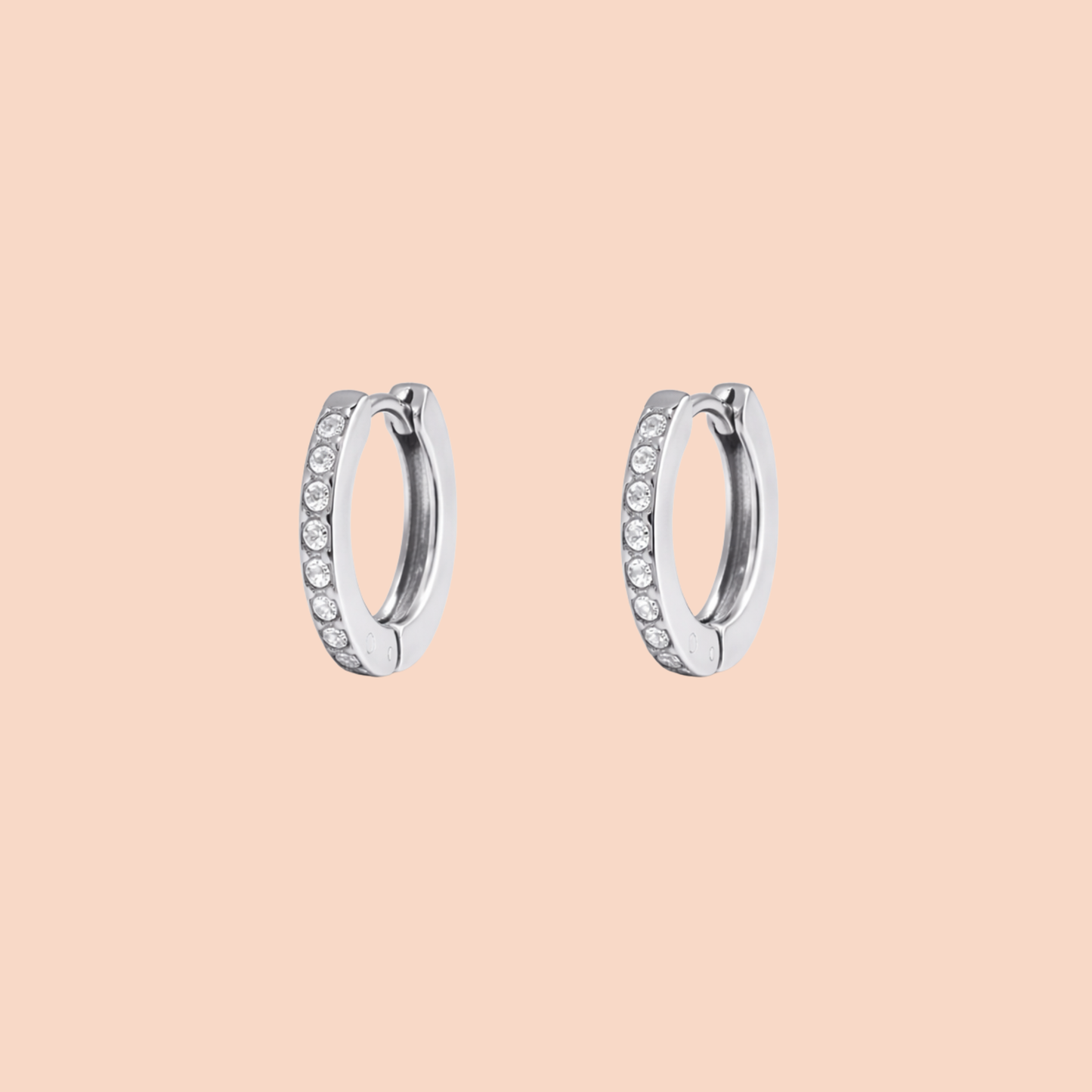 Nila Silver Huggie